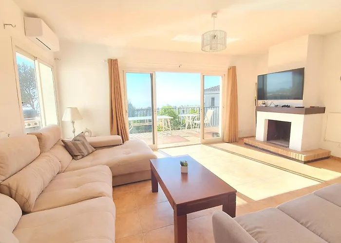 Beautiful 5 Bedroom Villa With Private Pool With Stunning Sea Views, Walking Distances To Shops Restaurants Beach
