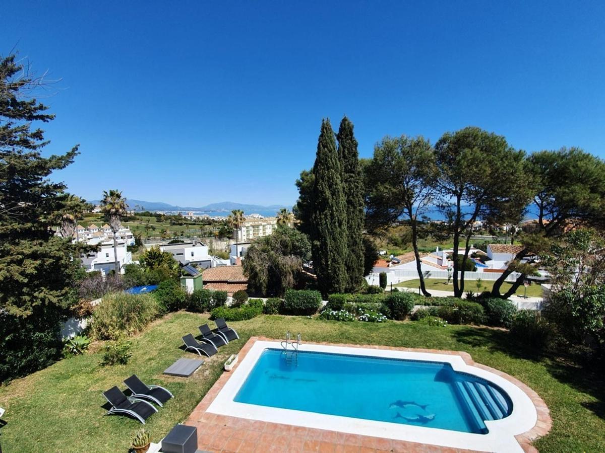 Villa Seaside Villa: 5-bedroom Retreat With Pool And Ocean Views Manilva