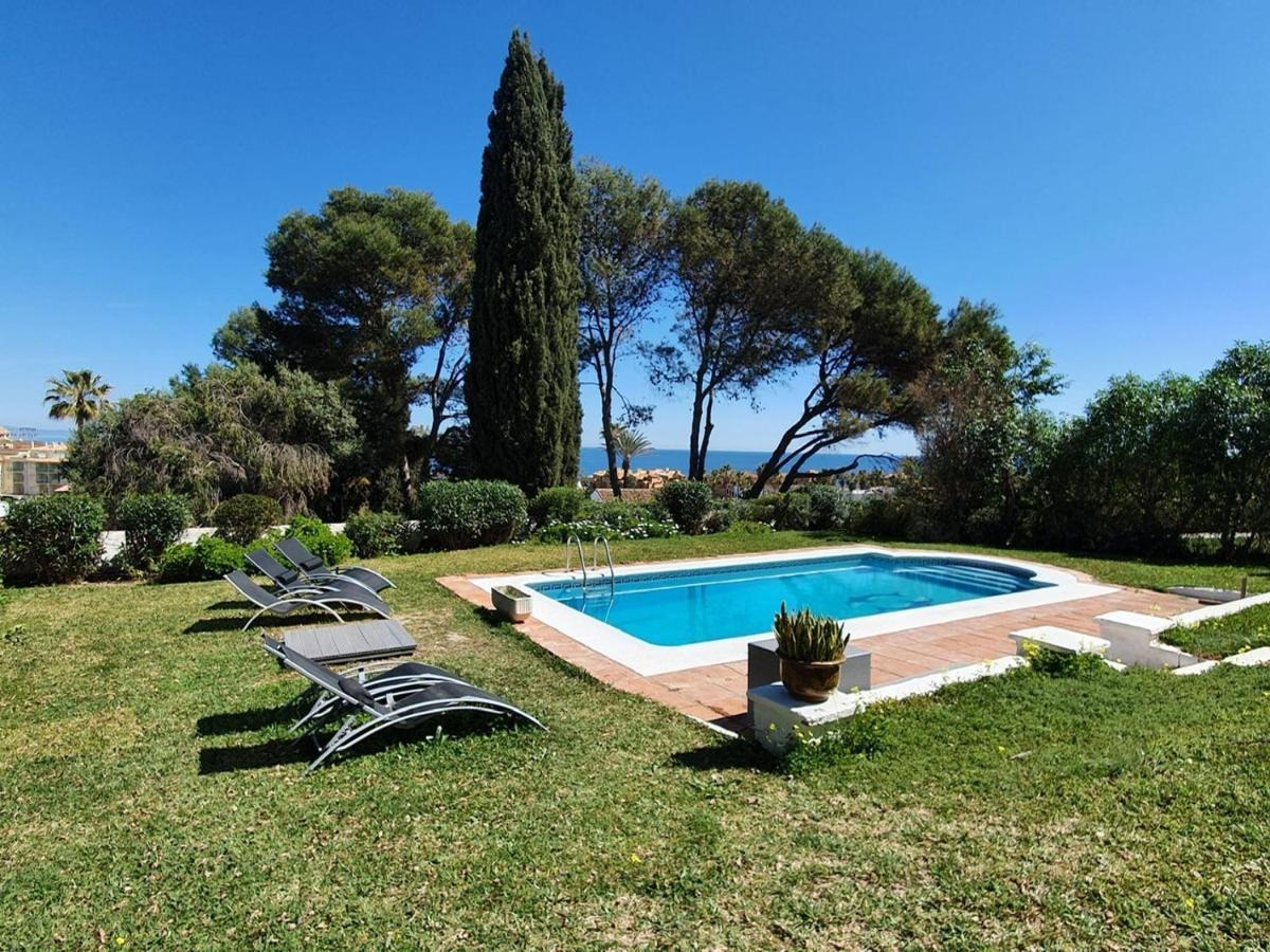 Seaside Villa: 5-bedroom Retreat With Pool And Ocean Views Manilva