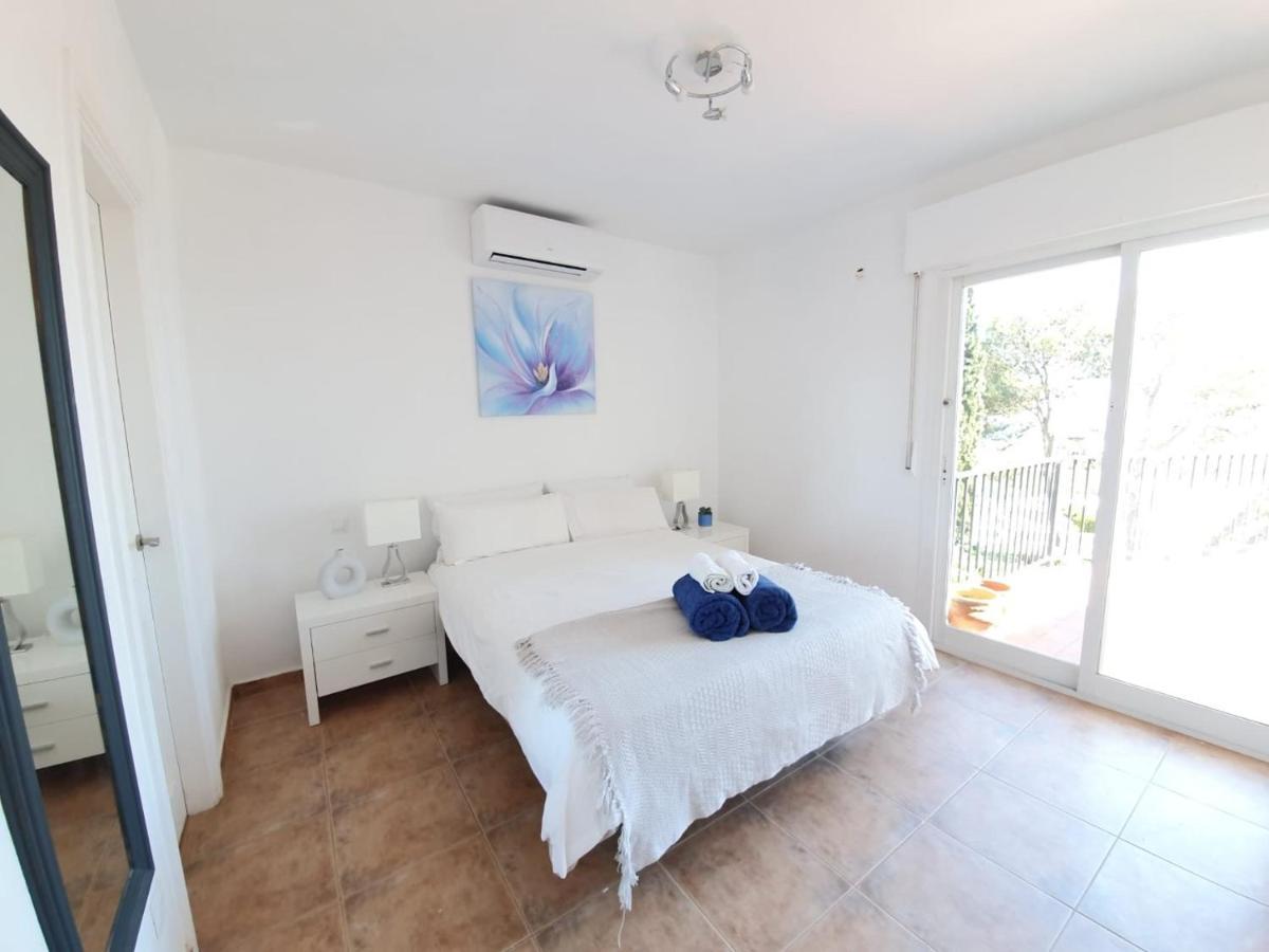 Villa Seaside Villa: 5-bedroom Retreat With Pool And Ocean Views