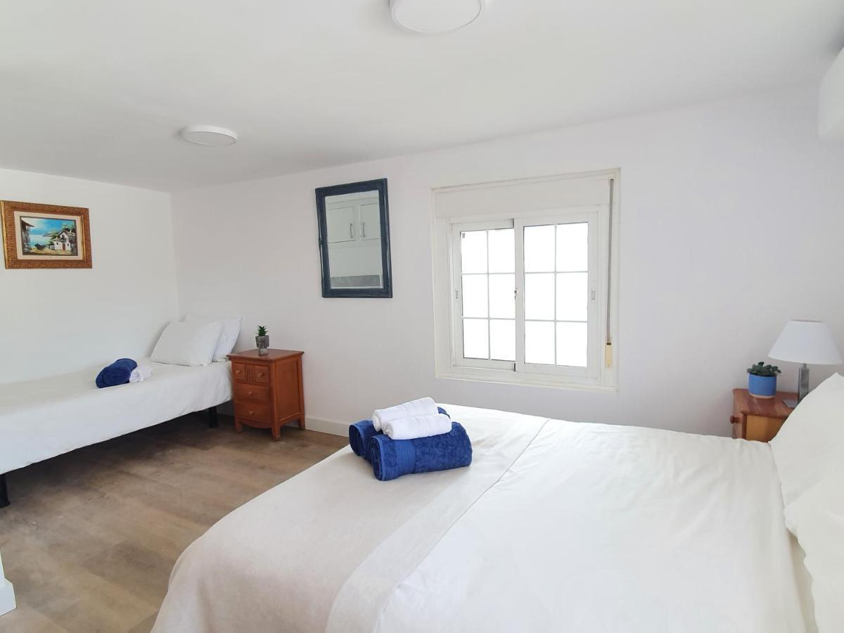 Villa Seaside Villa: 5-bedroom Retreat With Pool And Ocean Views Manilva