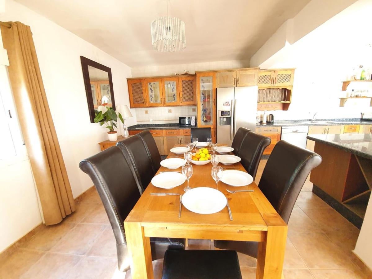 Seaside Villa: 5-bedroom Retreat With Pool And Ocean Views Villa Manilva