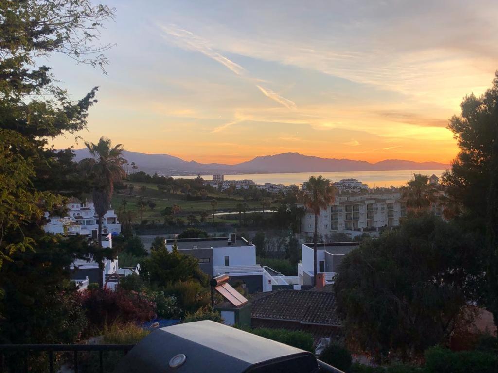 Seaside Villa: 5-bedroom Retreat With Pool And Ocean Views Villa Manilva