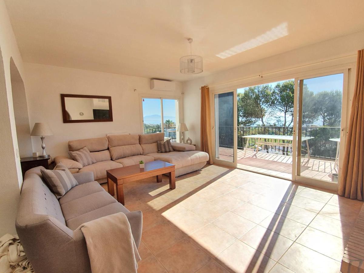 Villa Seaside Villa: 5-bedroom Retreat With Pool And Ocean Views Manilva