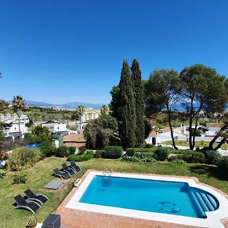Seaside Villa: 5-Bedroom Retreat with Pool and Ocean Views Manilva Exterior photo