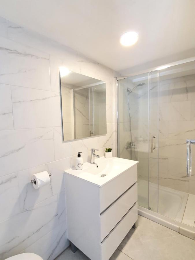 Villa Beautiful 5 Bedroom With Private Pool With Stunning Sea Views, Walking Distances To Shops Restaurants